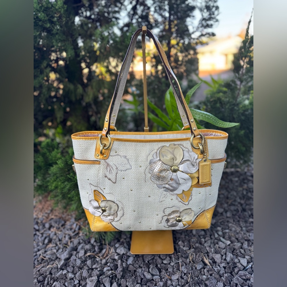 Coach Hampton Floral Appliqué Woven Tote Bag Style 15029 – Yellow & Gold
